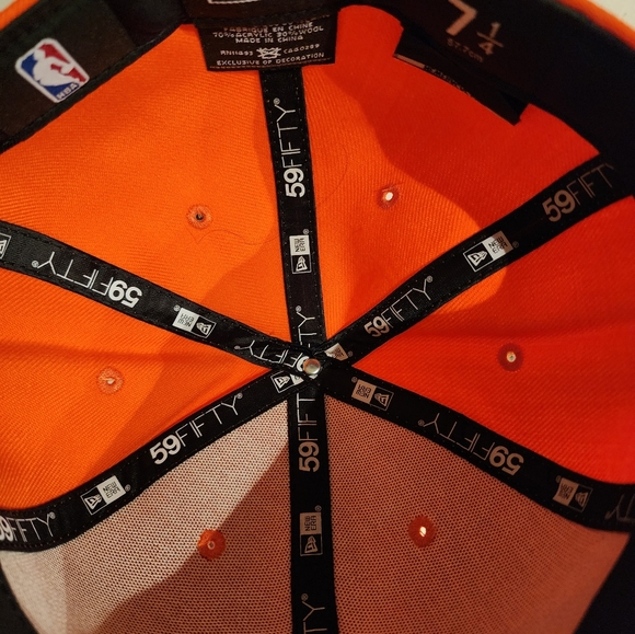 New Era Knicks fitted 7 1/4 NWT orange - Picture 4 of 4